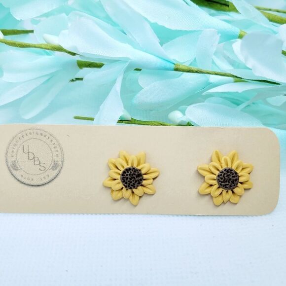 Sunflower clay stud earrings, small sunflower studs, handmade stud earrings - Picture 2 of 3